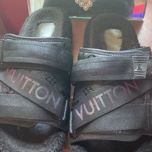 men slides louis vuitton honolulu mule faux fur
Size 10 
Barely worn 
no box